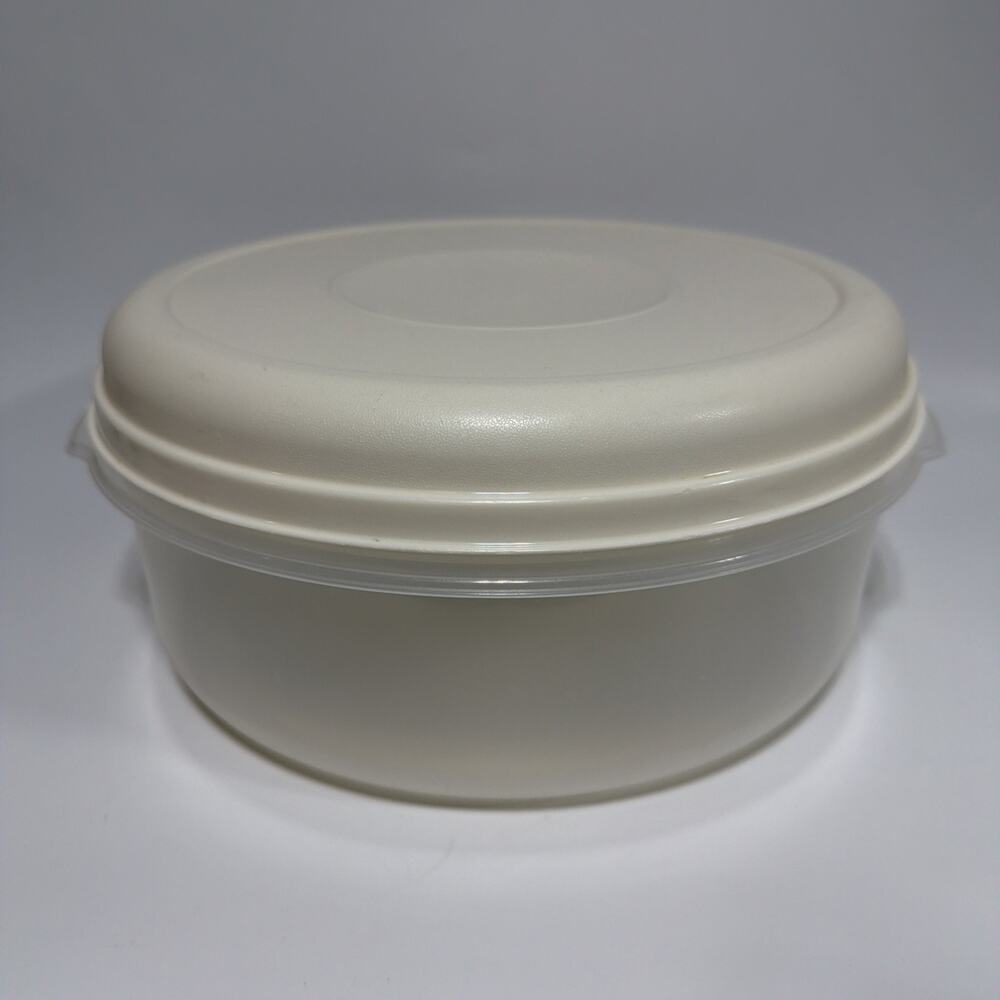Rubbermaid Servin' Saver #5 Large Round Storage Container 22 Cup Almond Lid